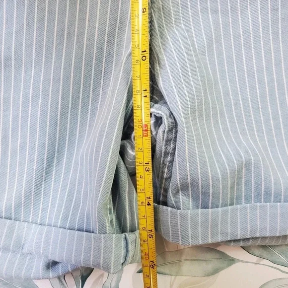 LEE | Mid Rise Short in Light Stripe sz 18M - Picture 8 of 8